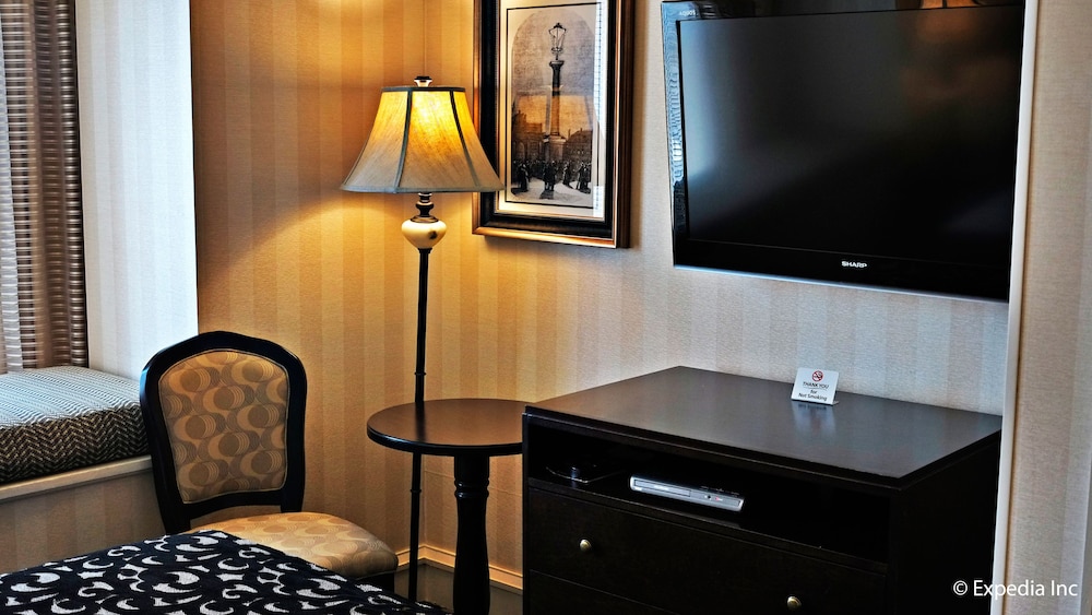 Gaslamp Plaza Suites 40/68