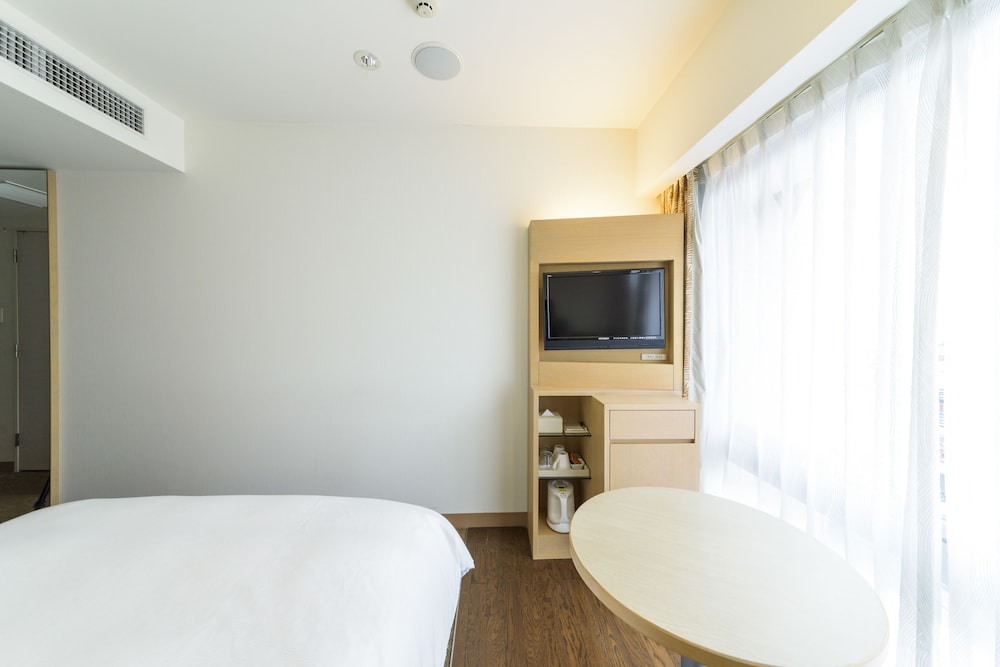 Nishitetsu Resort Inn Naha 12/72