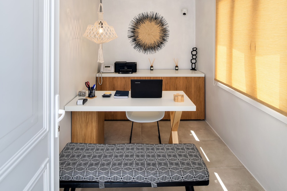 Hill Suites 7/50