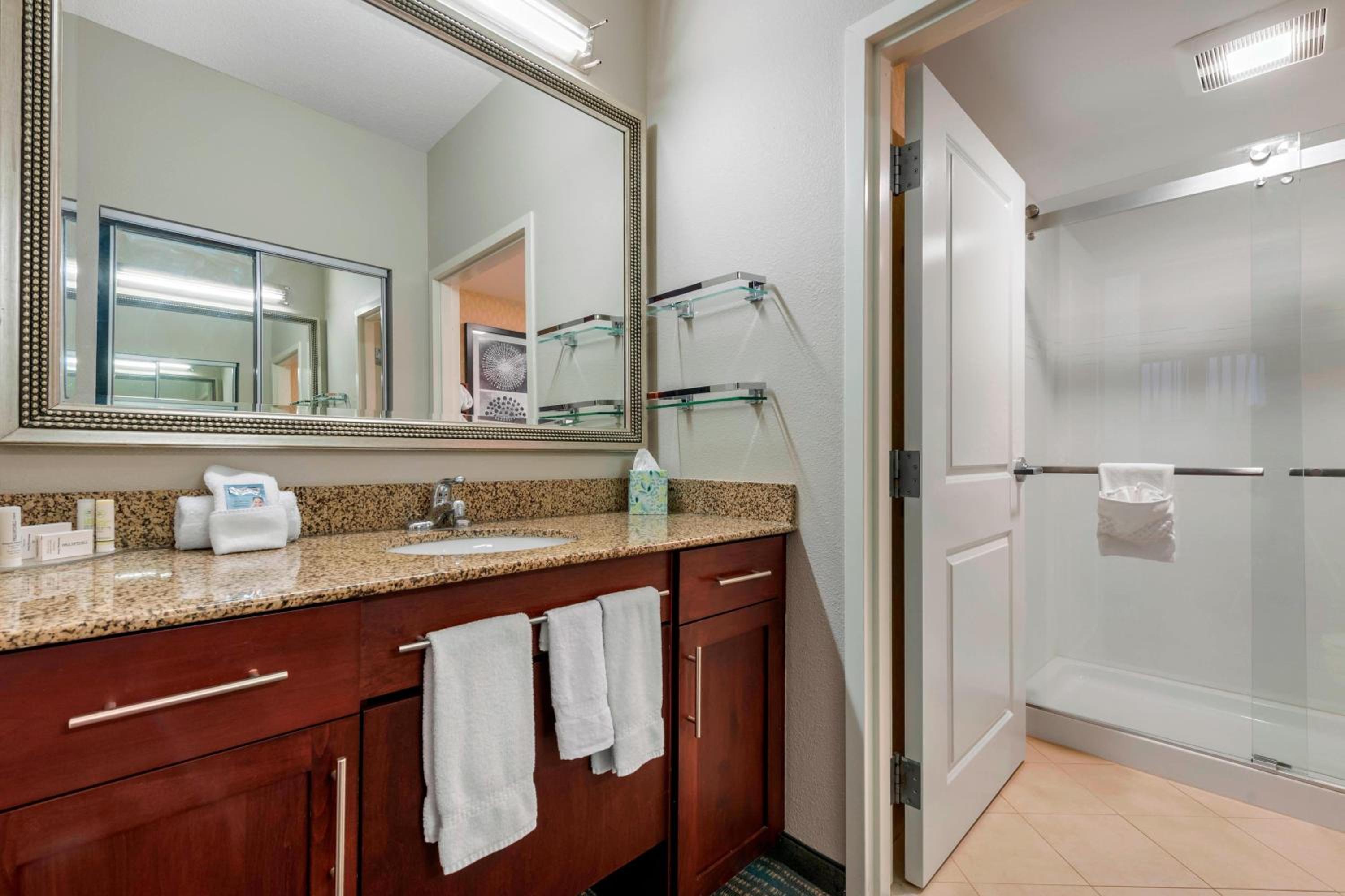 جناح بسريرين كينج بغرفتي نوم مع أريكة، Residence Inn Columbus 3/5