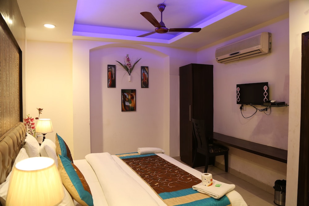 Check In Room RK Ashram 23/37