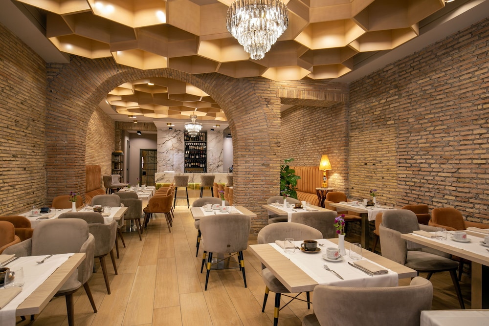Hotel Condotti 50/63