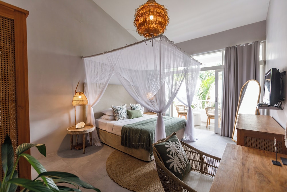 DELUXE, DOUBLE OR TWIN BED, BALCONY
