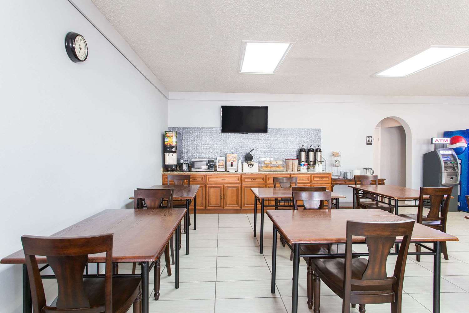 Knights Inn Plant City 13/18