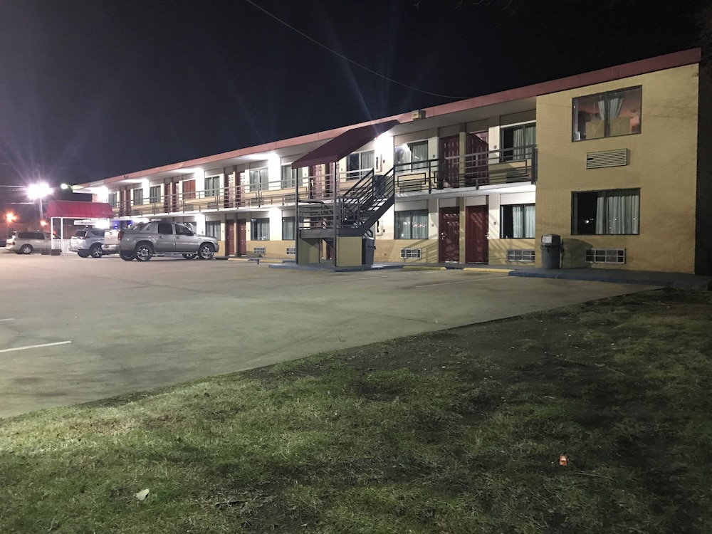 Regency Inn 41/49