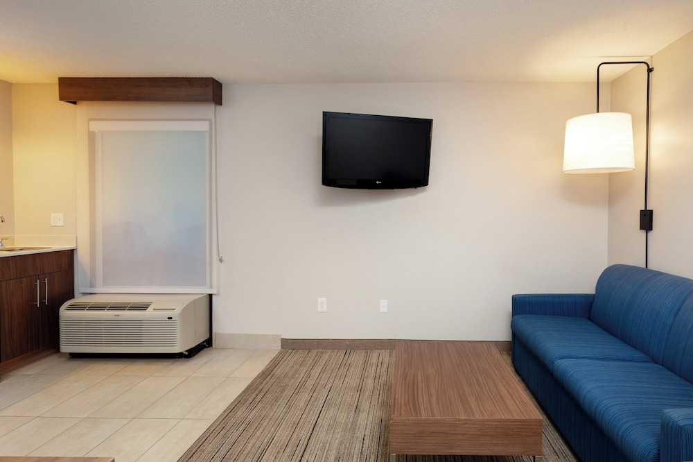 Holiday Inn Express Hotel & Suites Milton East I-10 51/73