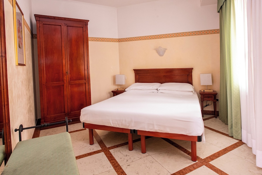 Russo Palace 25/57