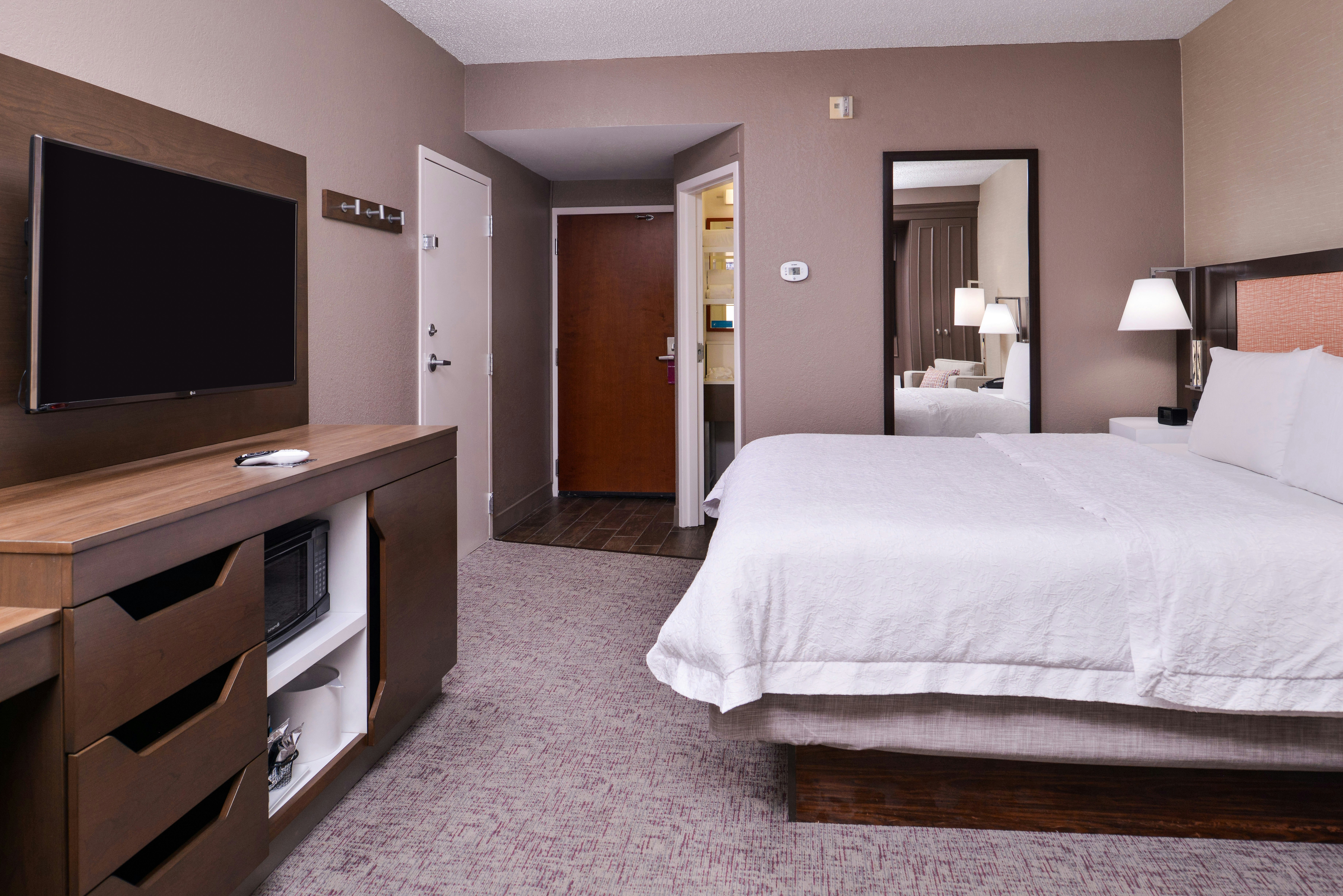 ROOM, KING BED
