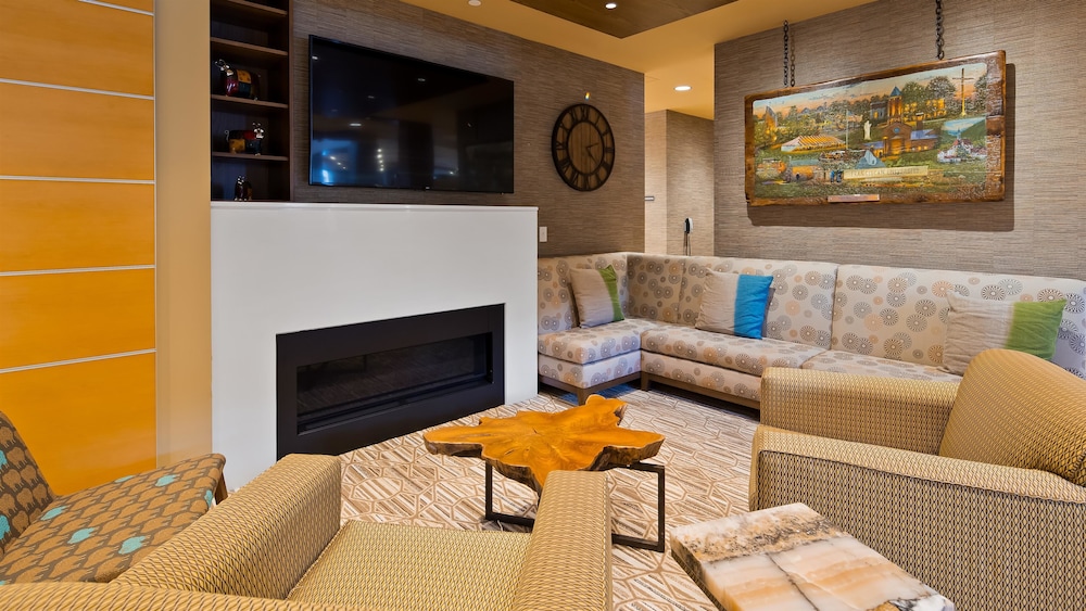 Best Western Plus Franciscan Square Inn and Suites Steubenville 33/47