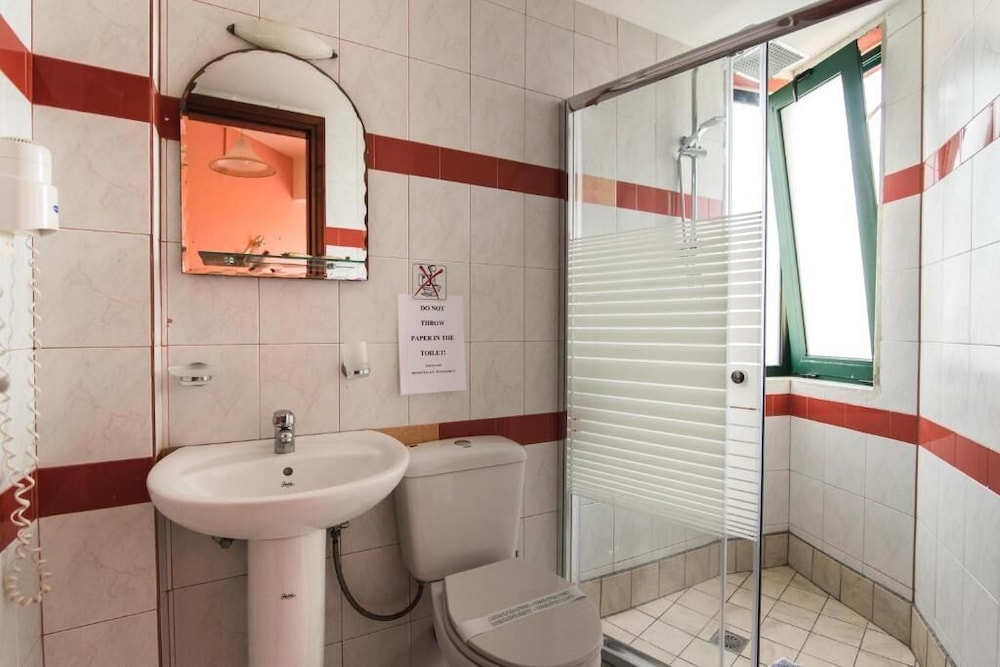 Studio, Twin Beds, Street View 9/10