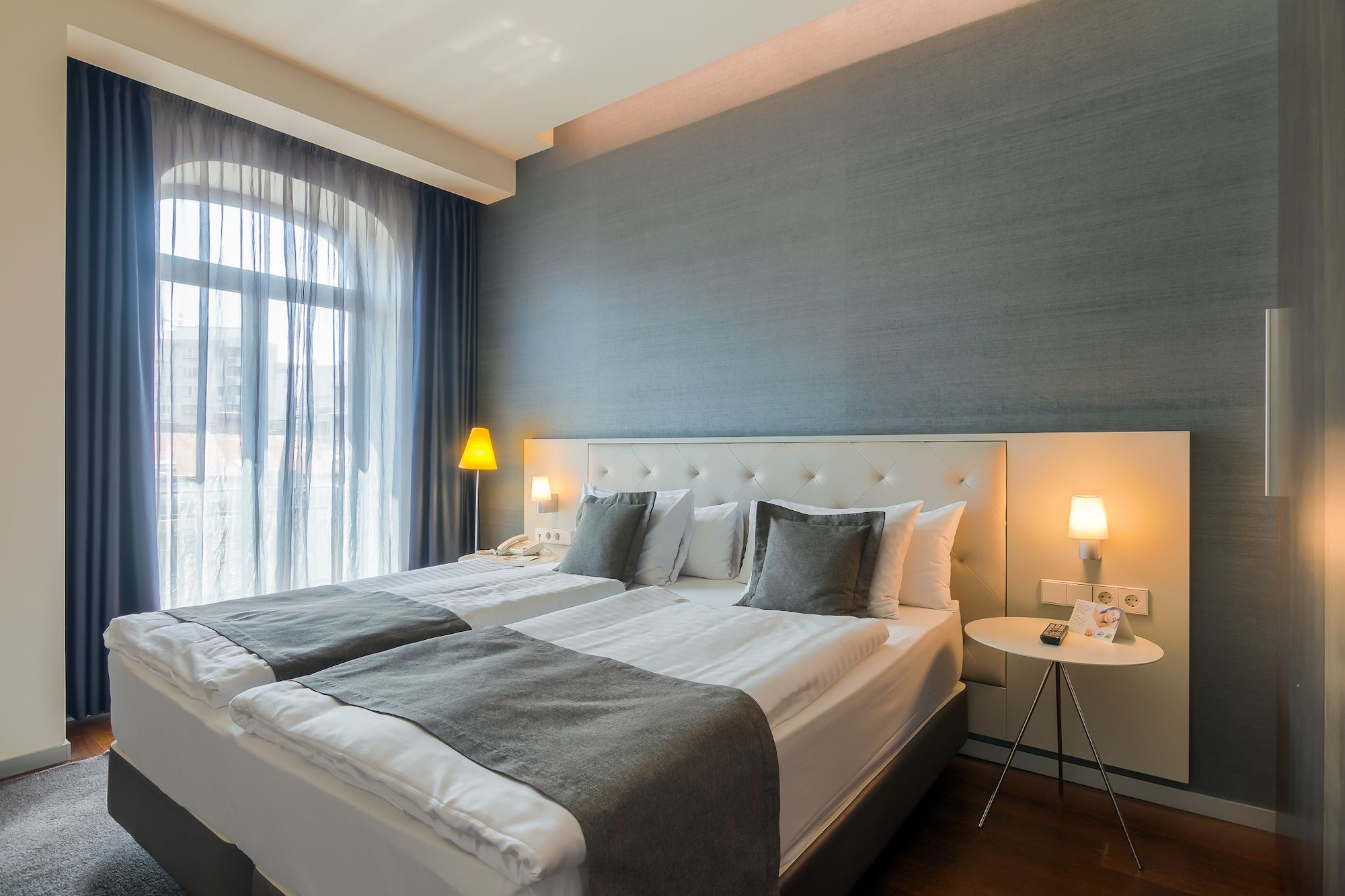 DELUXE, SUITE, QUEEN BED