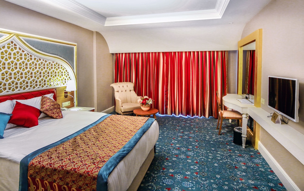 Royal Taj Mahal Hotel 11/50