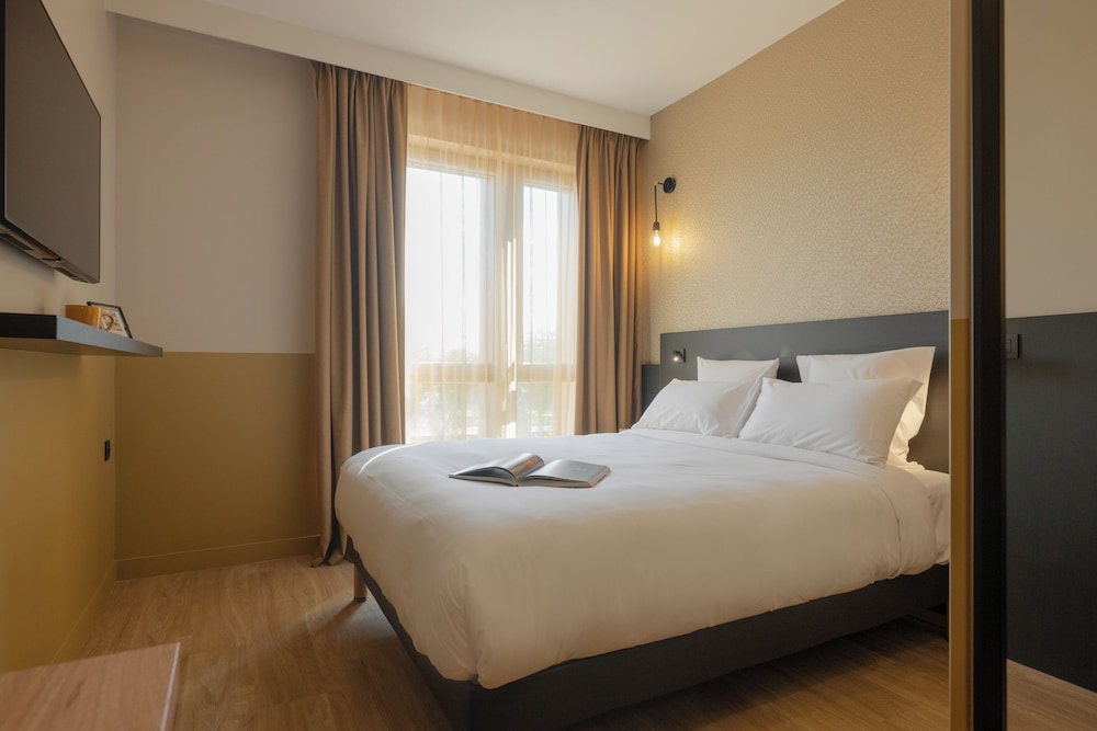 جناح متصل بسرير كوين وسريرين منفصلين، All Suites Hotel Paris Pleyel L’Ile Saint Denis 2/10