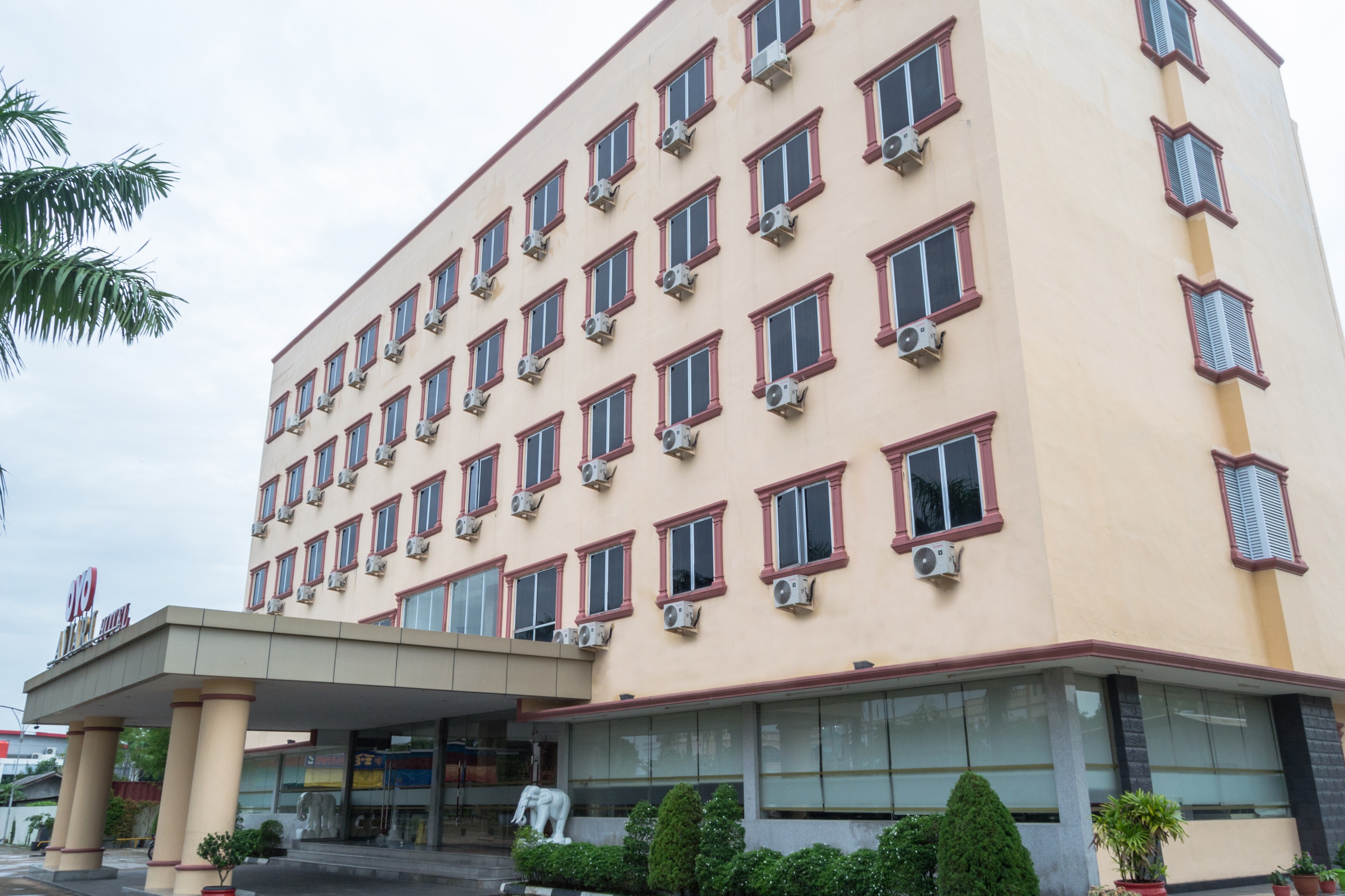 OYO 775 Aviari Hotel 7/50