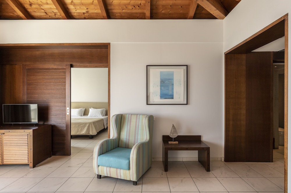 Apostolata Island Resort and Spa 50/71