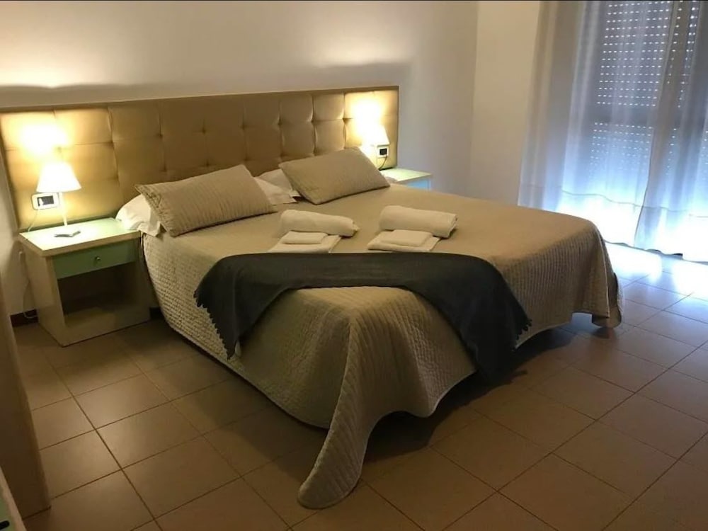 1 BEDROOM, APARTMENT