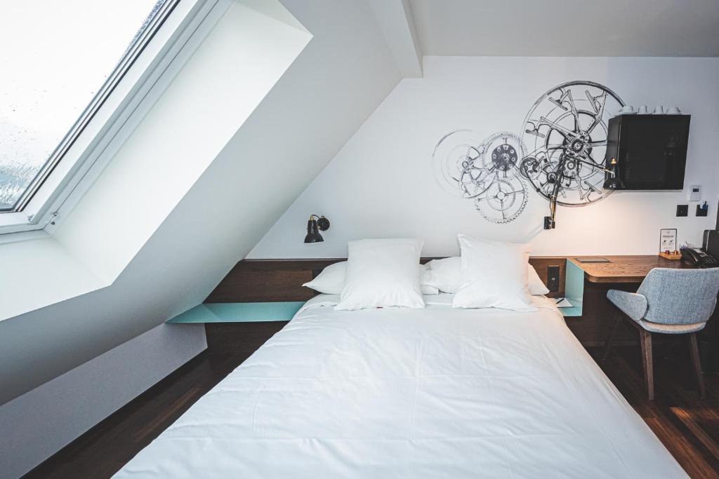 SUPERIOR, DOUBLE BED