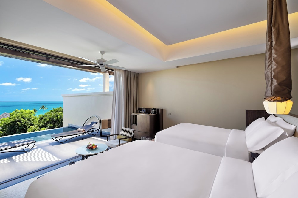 1 Bedroom, Ocean, Suite, 2 Queen Beds, Partial Ocean View