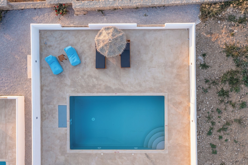 White Cocoon Exclusive villas 46/68