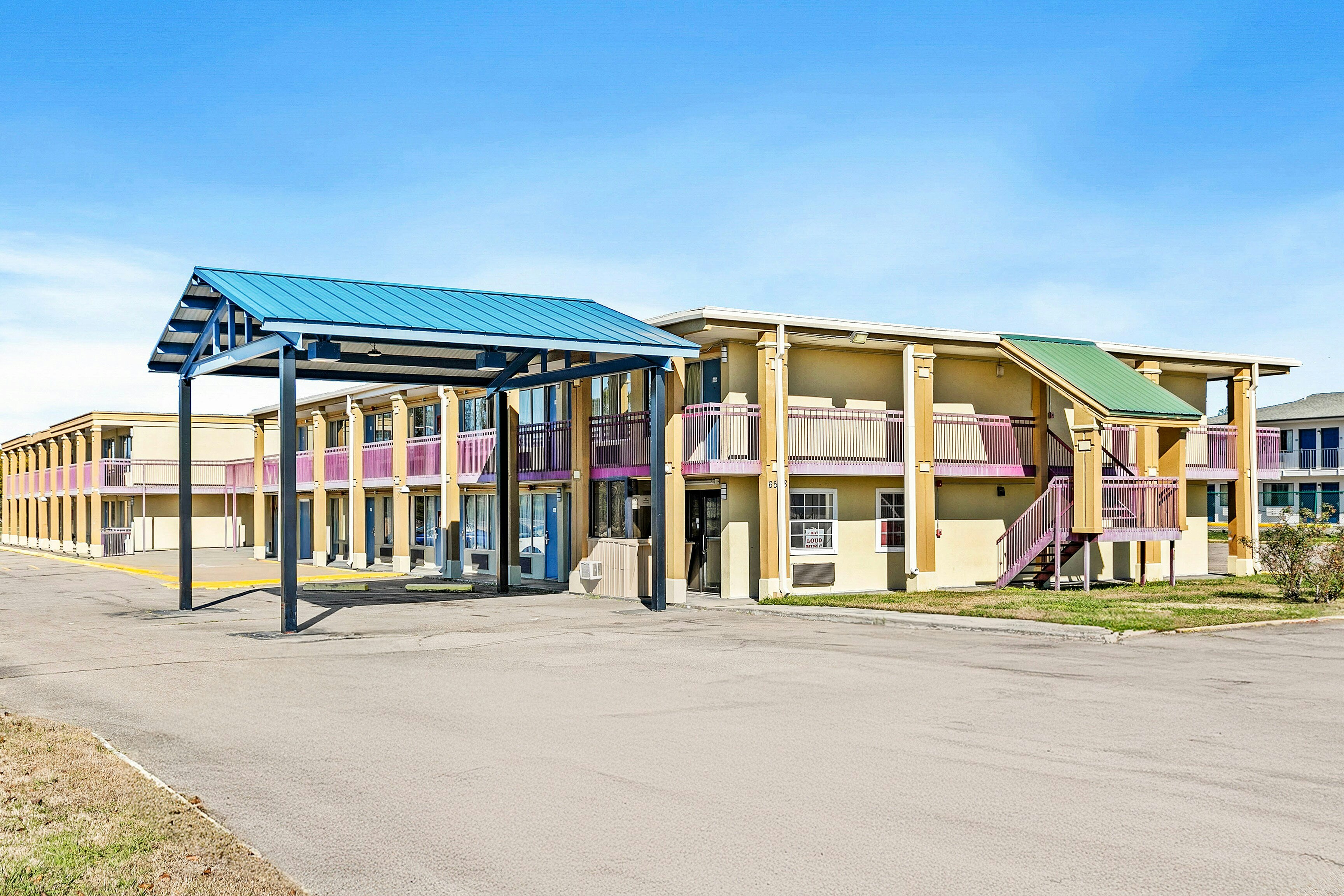 Luxury Inn By Hotel O Hattiesburg, MS 44/50