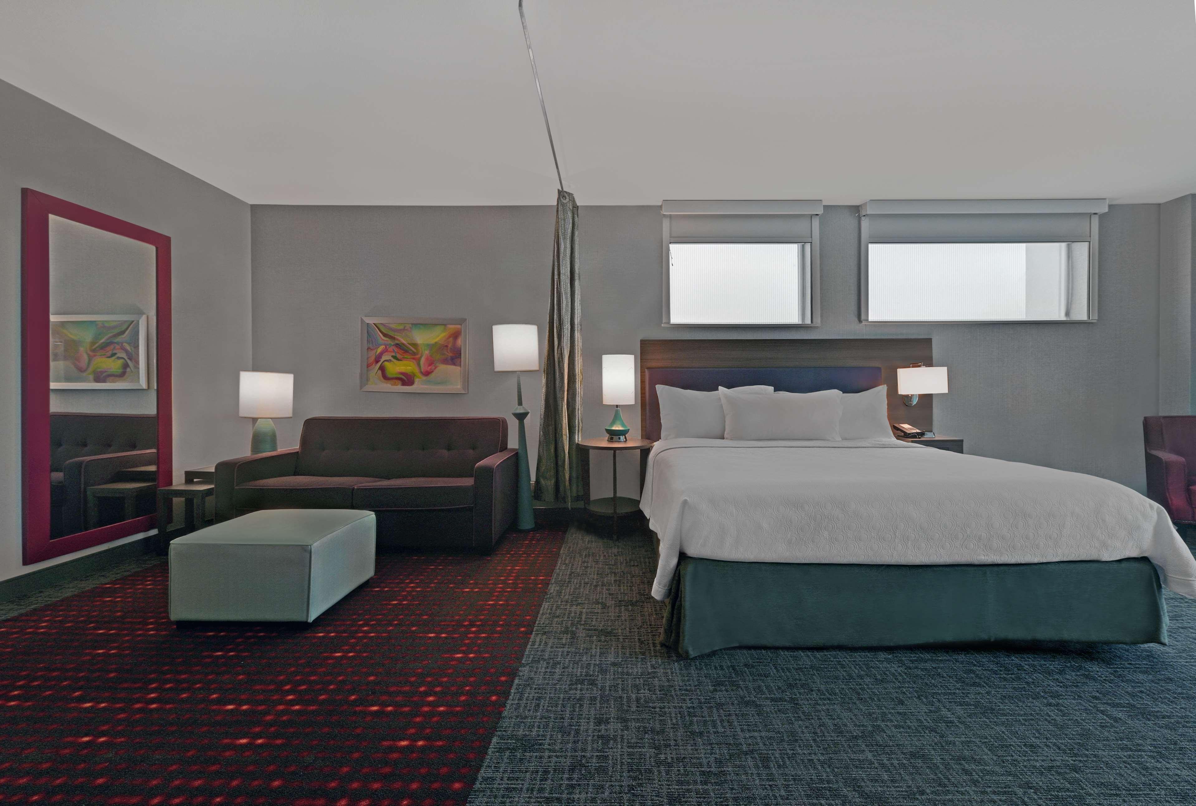 Studio, King Bed