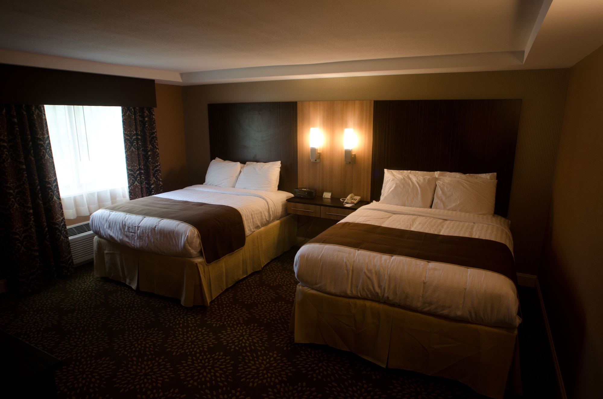 DELUXE, 2 QUEEN BEDS
