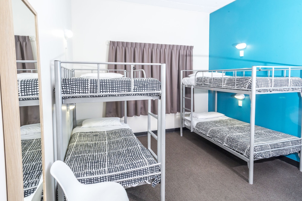 YHA Adelaide Central 12/31
