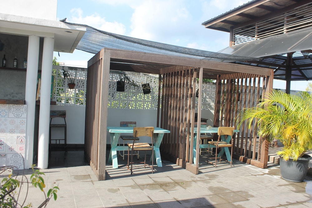 Hola Seminyak 2/50
