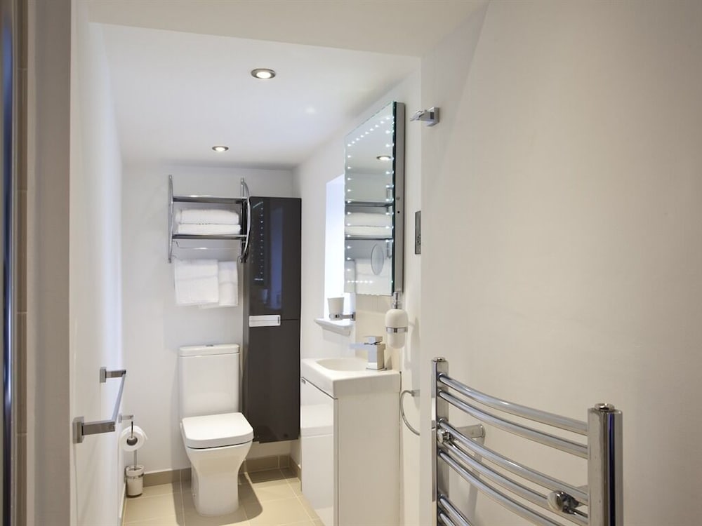 Burton Stone Inn 48/50