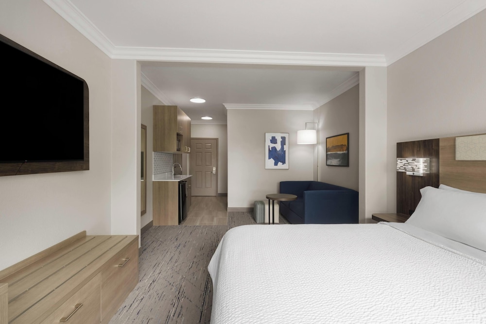 Standard, King Bed, Sofa