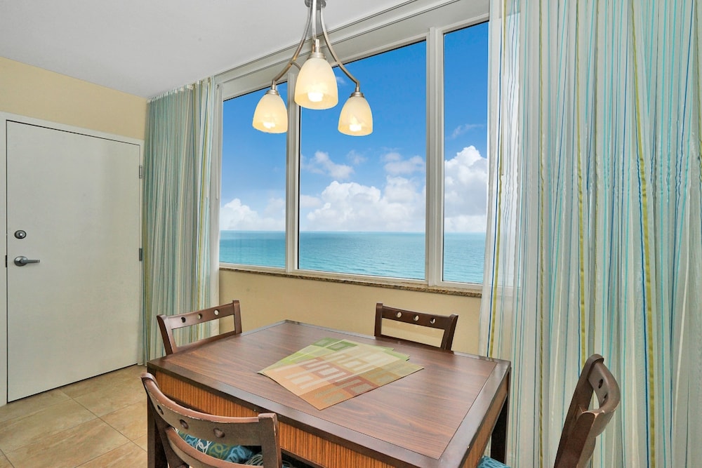 Hollywood Beach Tower 48/71