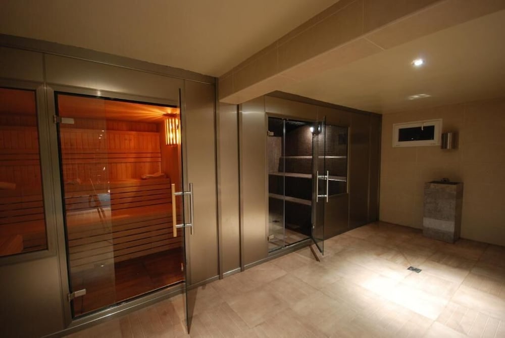 swimming pool spa