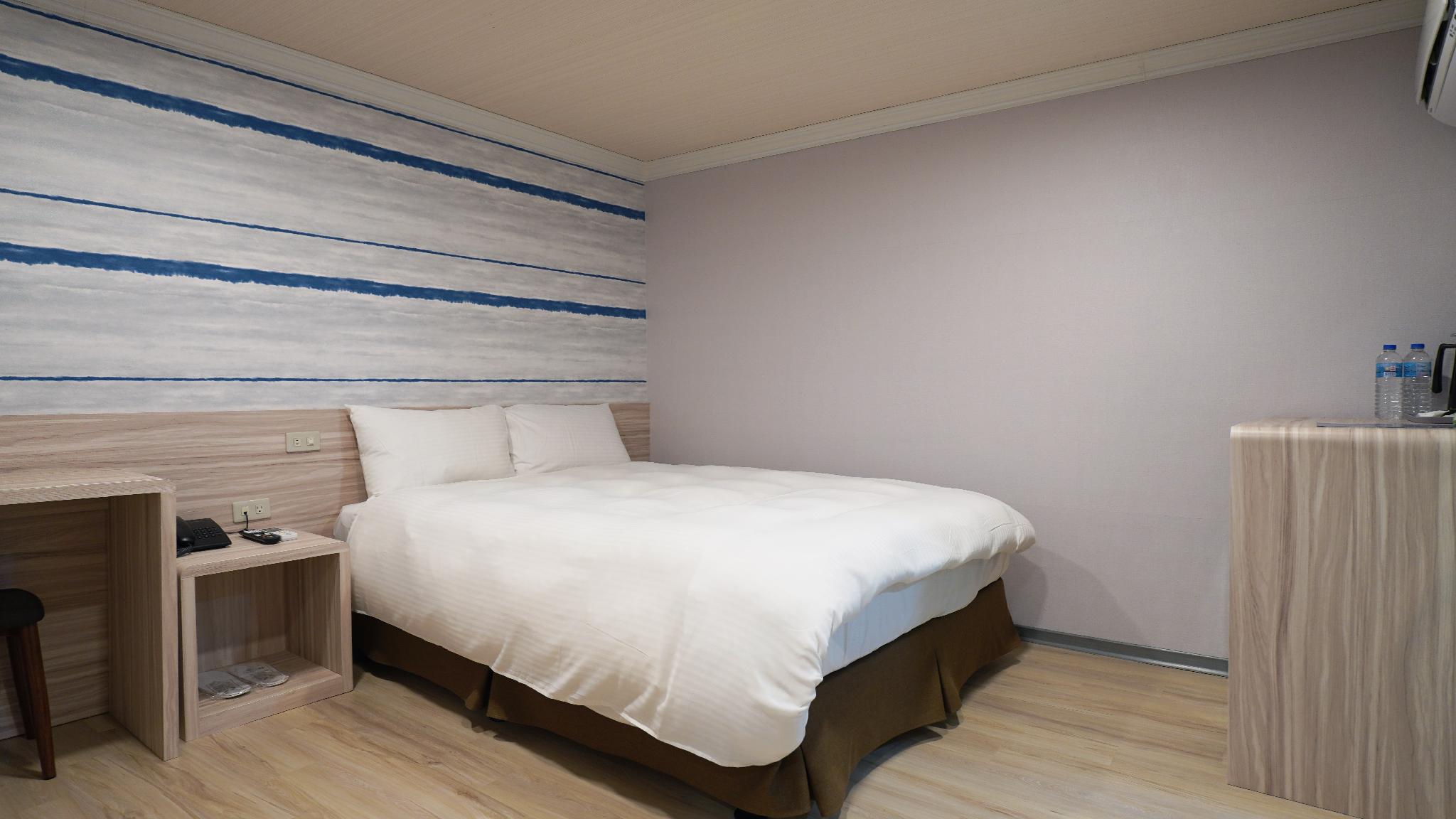 Standard, Double Bed, No Window