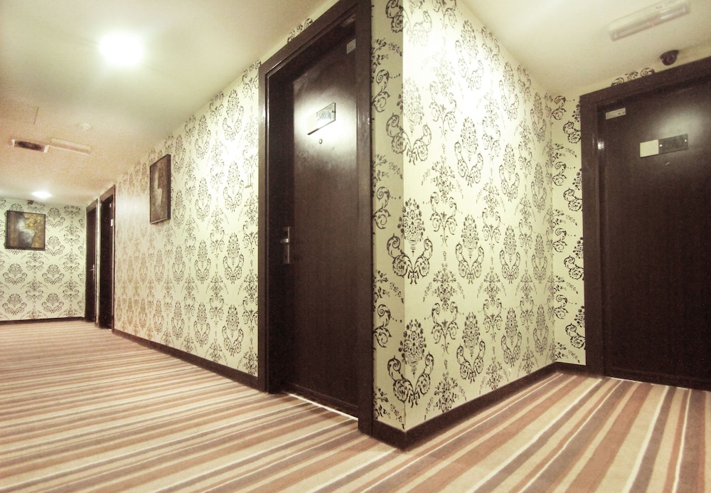 Celyn City Hotel 21/23