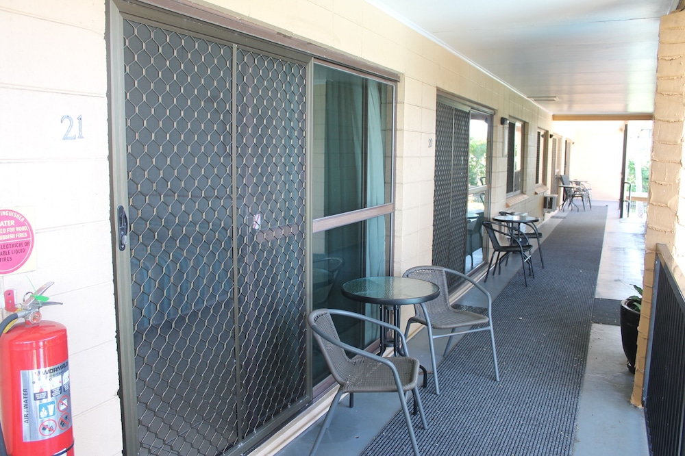 Oasis Inn Apartments 60/60