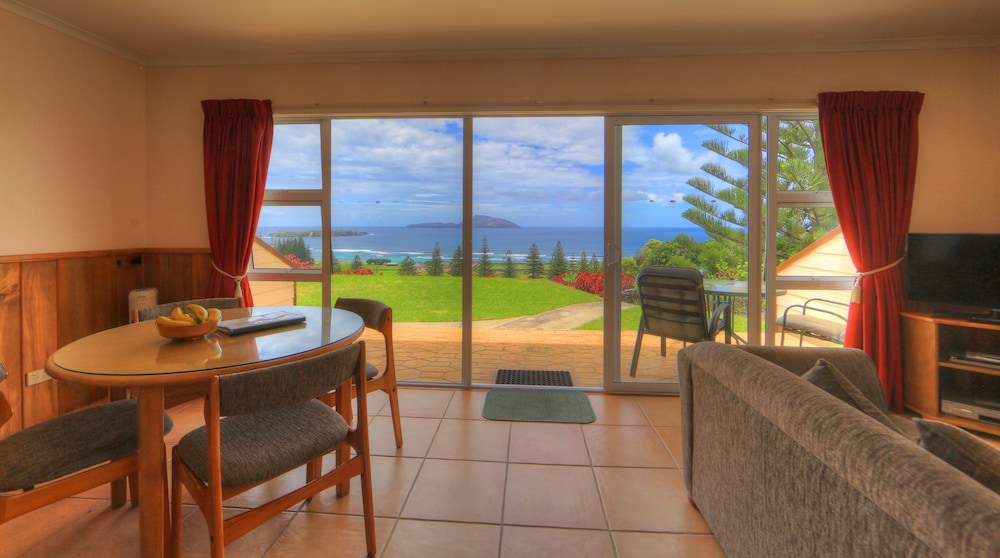 Islander Lodge Apartments 14/24