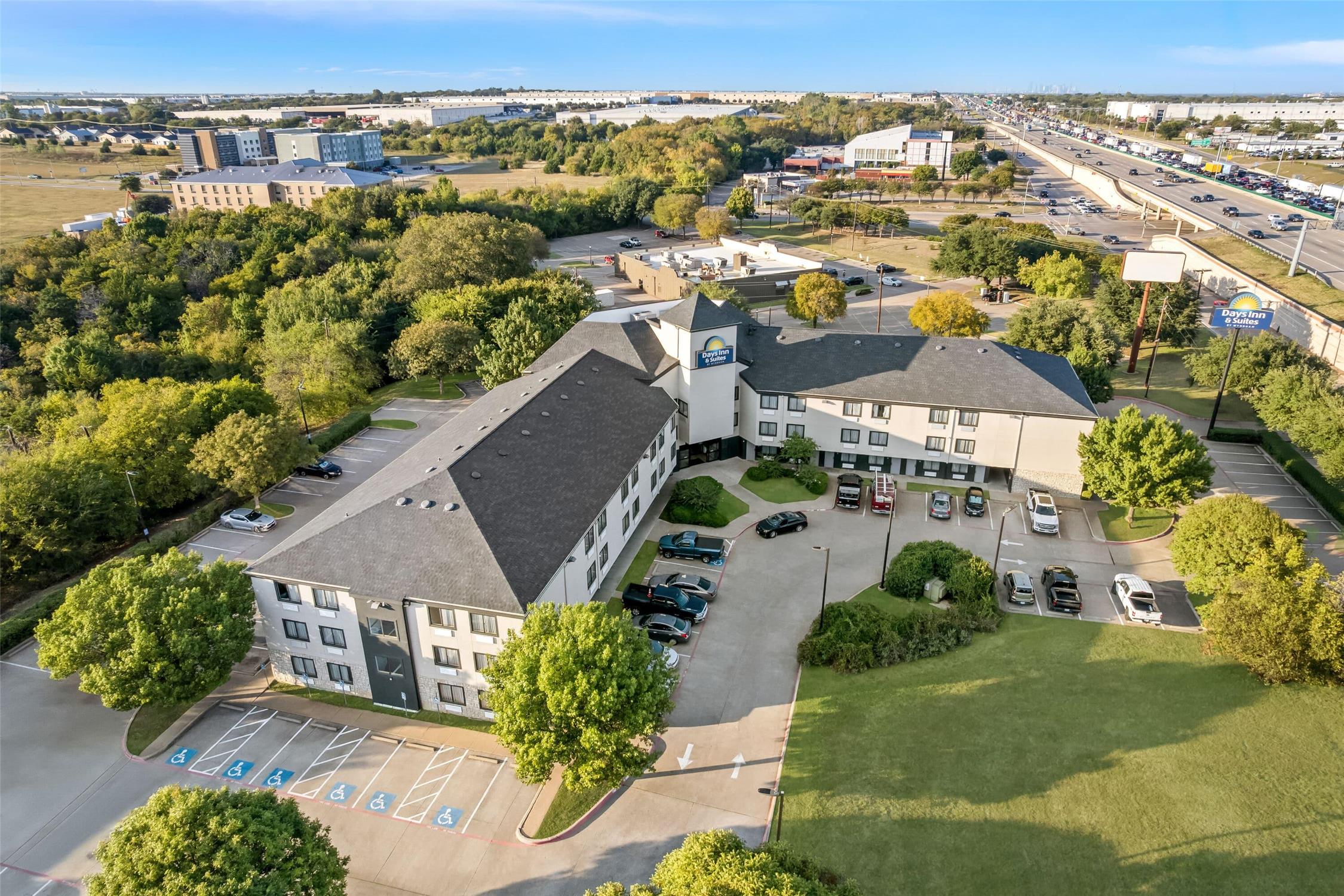 Days Inn & Suites by Wyndham DeSoto 40/44