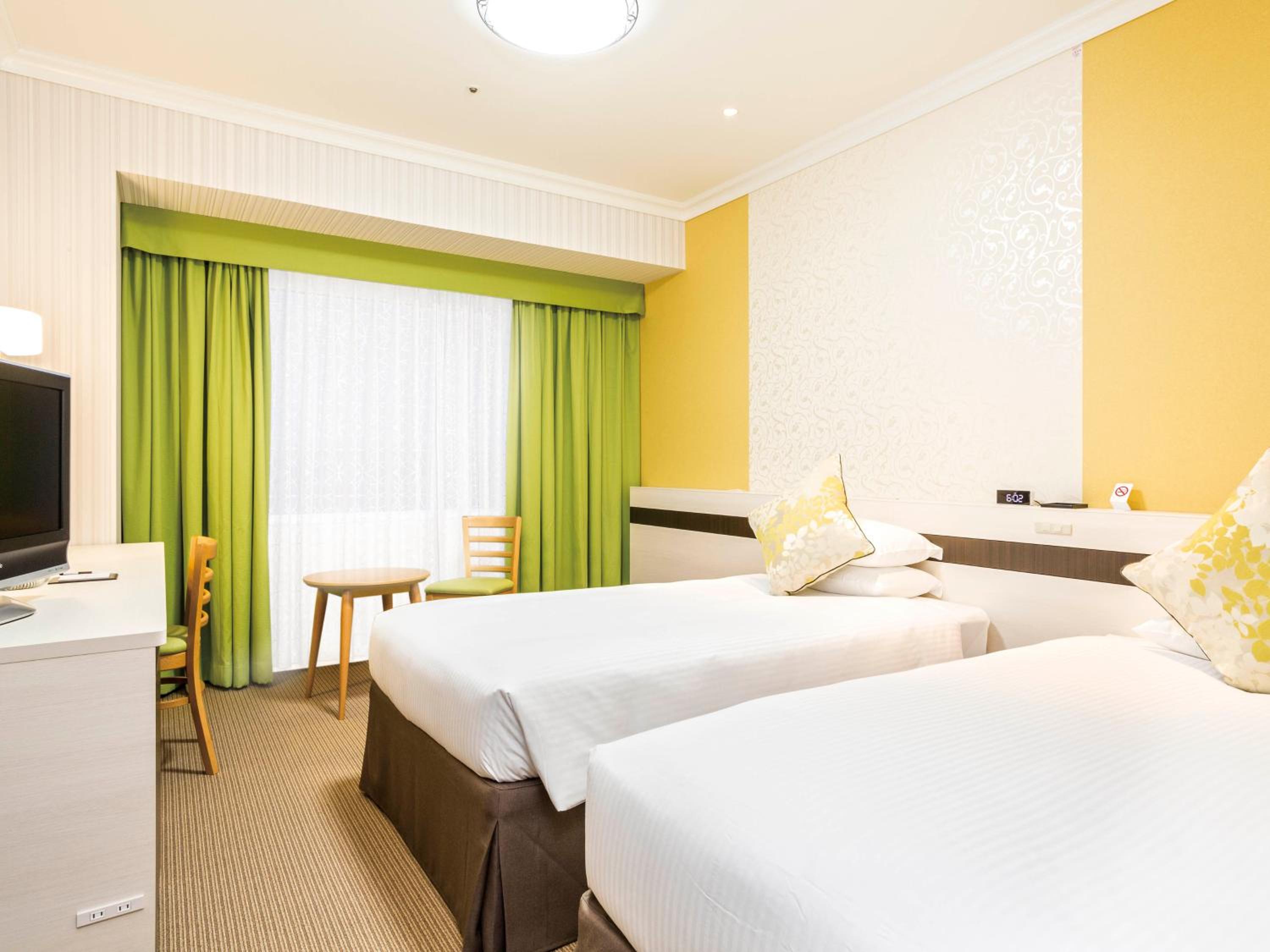 Plus, Standard, Twin Beds