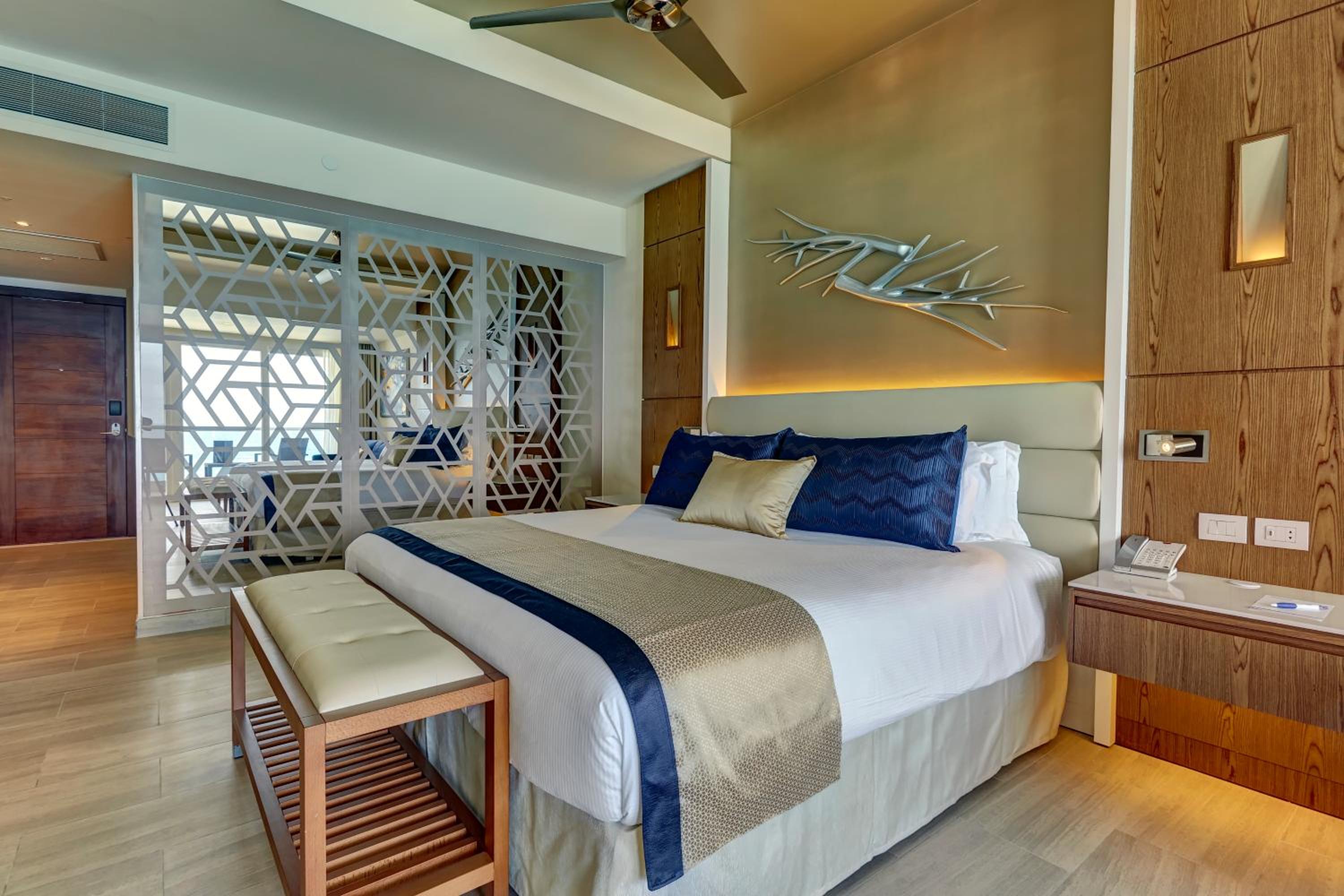 Junior Suite, Luxury, Sunset View, Sofa، Royalton CHIC Cancun, An Autograph Collection (ex Royalton Cancun) 6/10