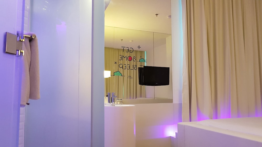 J.ICON HIP HOTEL 7/53