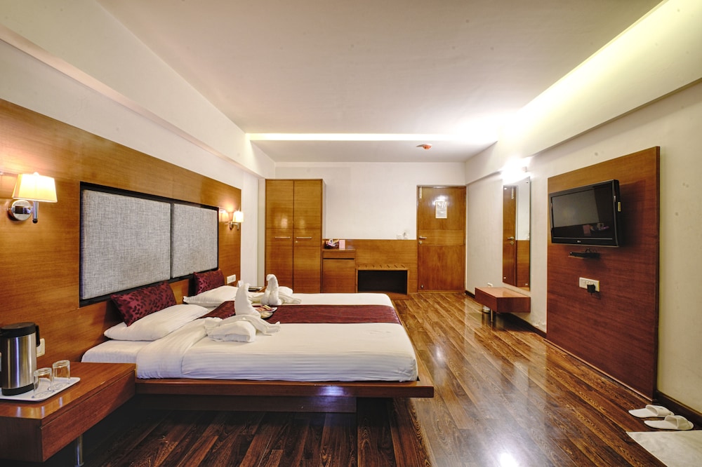 PLATINUM RESIDENCY HOTEL 7/28