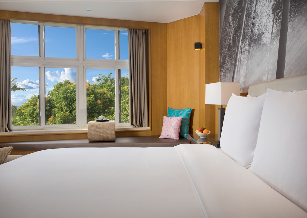 Haiyu Executive Garden View Room (King Bed Room)