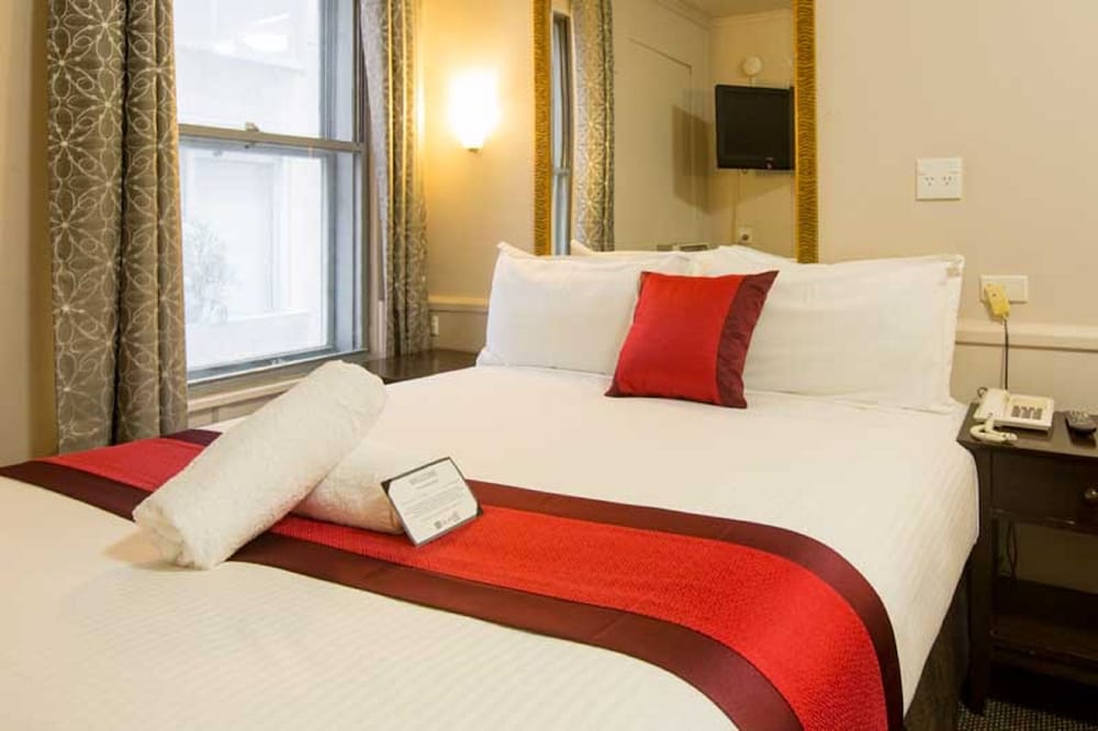 STANDARD, QUEEN BED