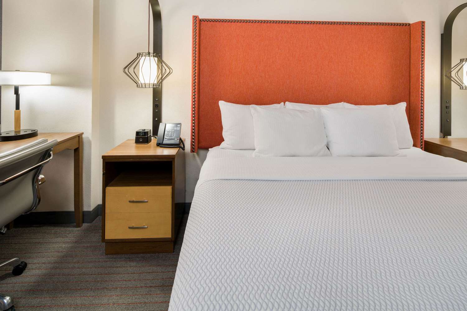 La Quinta Inn & Suites by Wyndham Orange County Airport 25/55