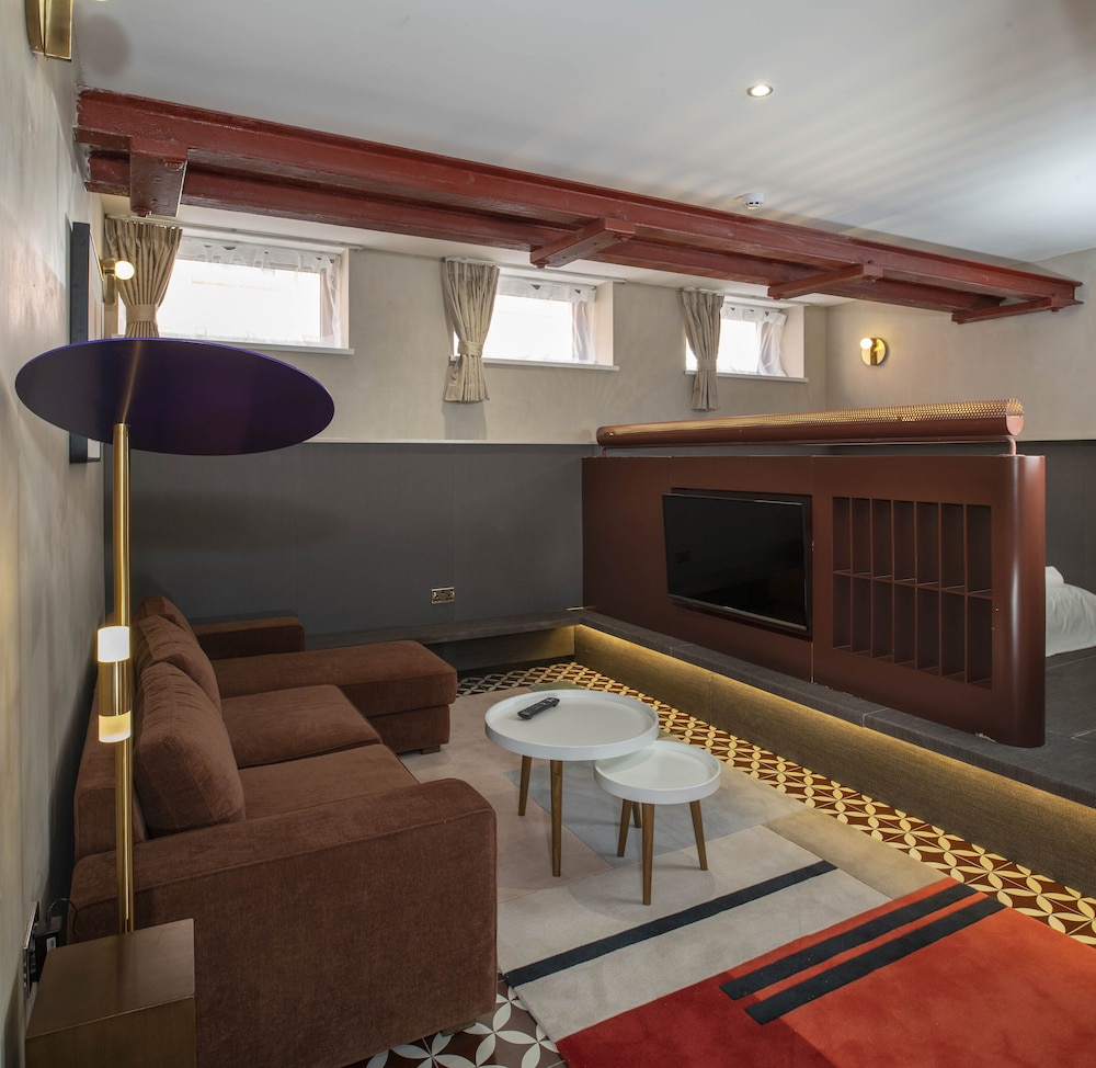 Trueman Court Luxury Serviced Apartments 45/55