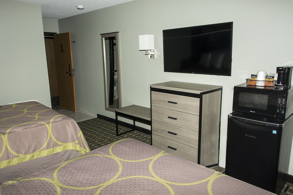 Super 8 By Wyndham Michigan City 17/27