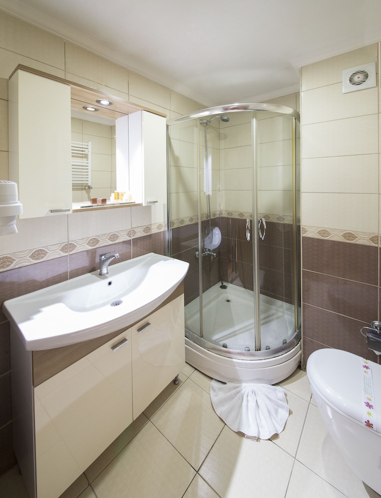 GRAND ZENTRUM HOTEL 32/34
