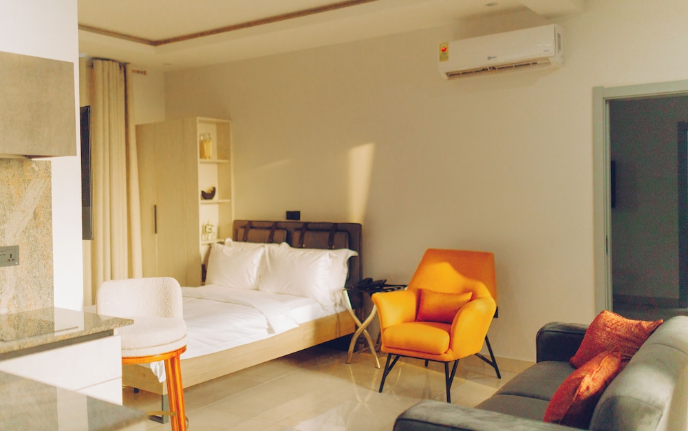 Elysium suites and apartments 8/20