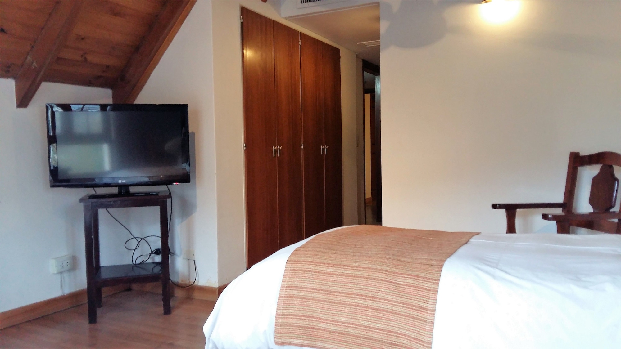 2 Bedrooms, Superior, Apartment, Queen and Twin Beds, Le Chatelet Hotel 6/8