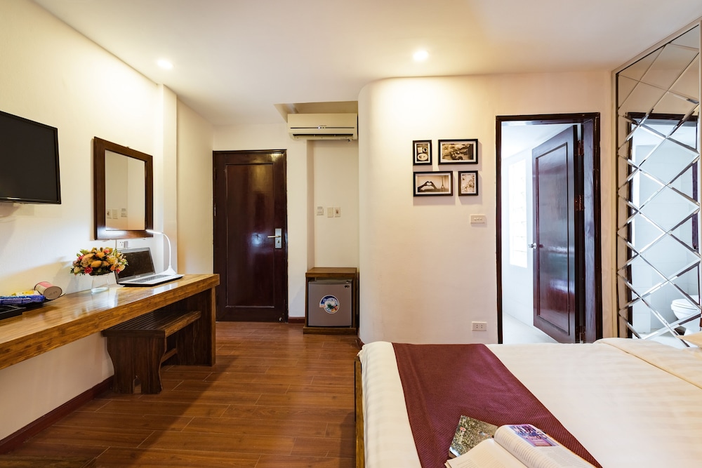 NT Elysian Hotel 66/76